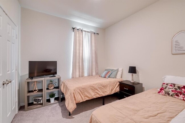 Building Photo - 248 Cherry Vine Dr