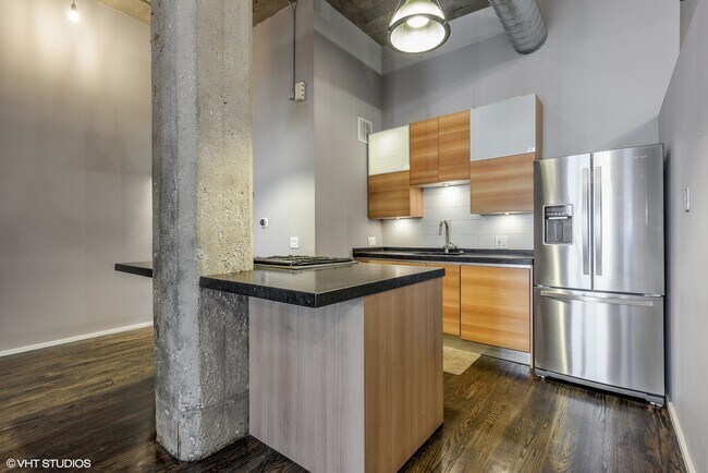 Building Photo - 110 N Peoria St