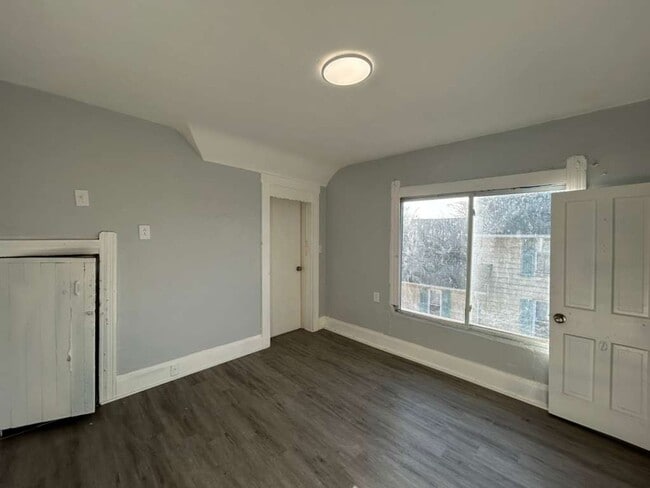 Building Photo - Spacious Corner-Lot Opportunity in Lorain!