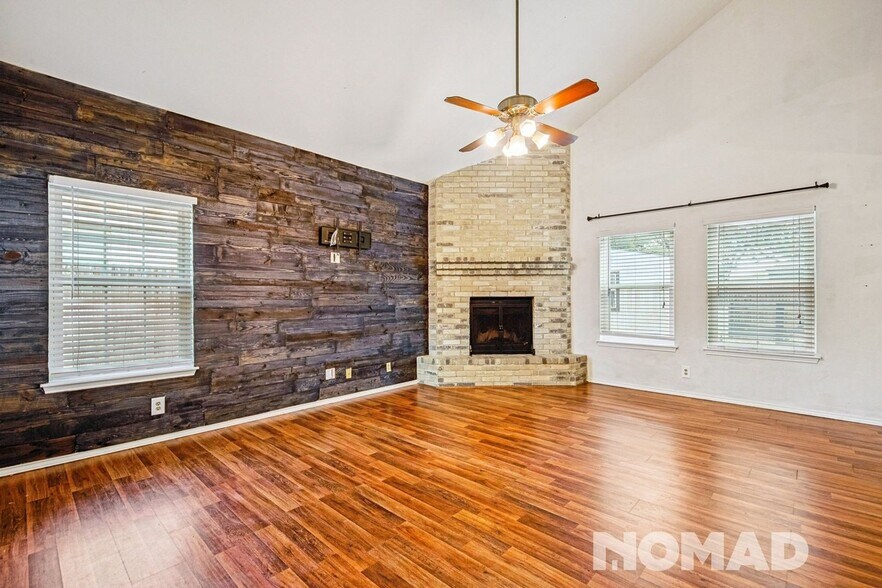 Building Photo - 2700 Cedar Ln