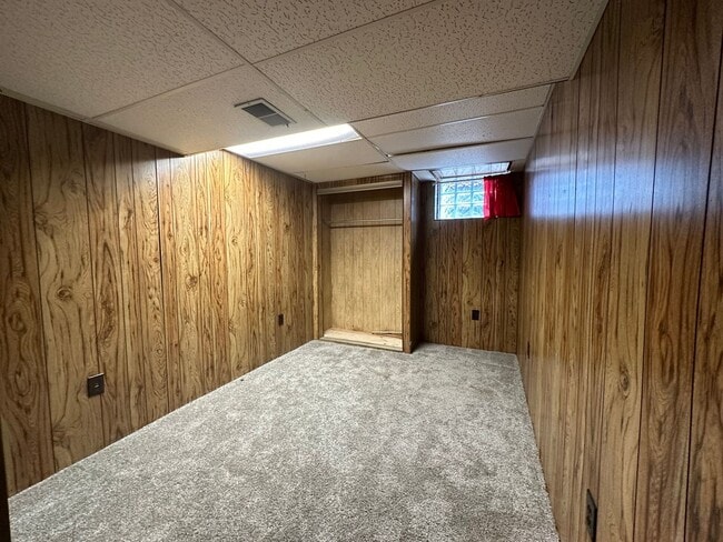 Building Photo - Adorable Three Bedroom Home with Central Air!