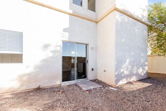 Building Photo - 8104 Finch Feather St
