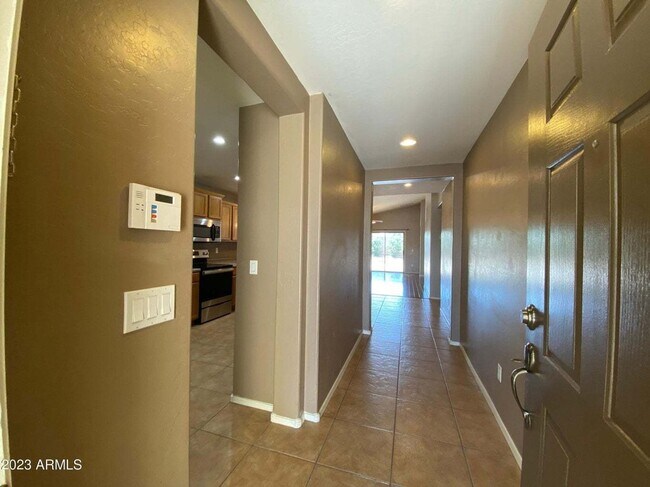 Building Photo - 1847 W Desert Seasons Dr