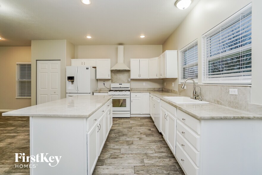 Building Photo - 6309 Greenhaven Ave