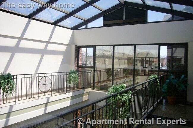 Building Photo - 373 Highland Ave