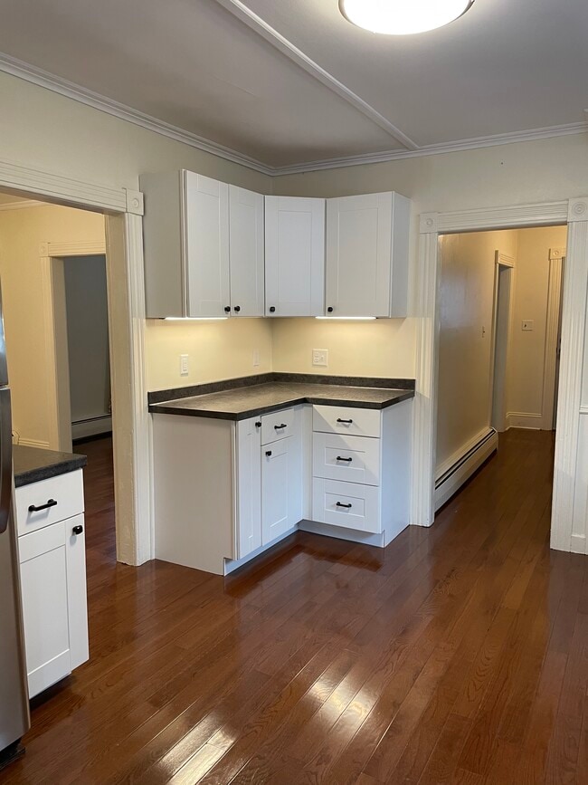 Building Photo - 14 Tyler St