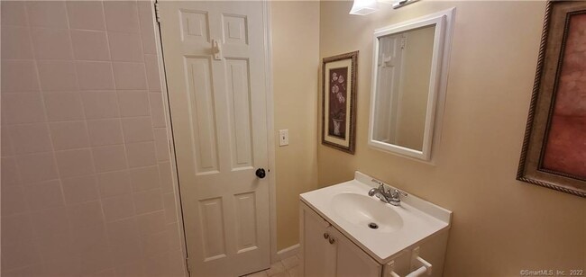 Building Photo - 246 West Ave