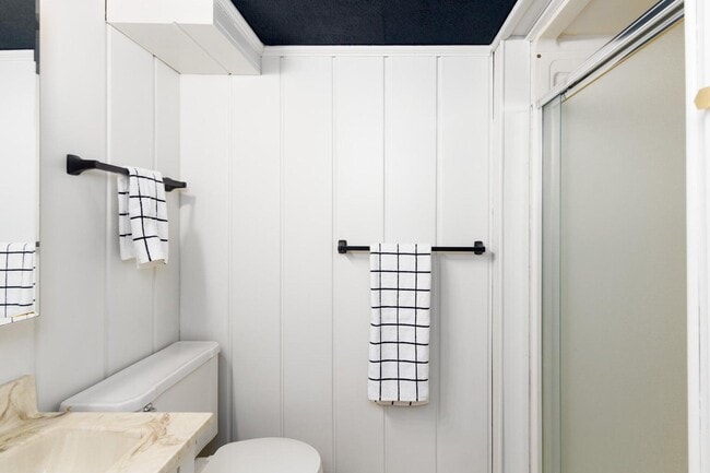 Building Photo - 376 Crown Point