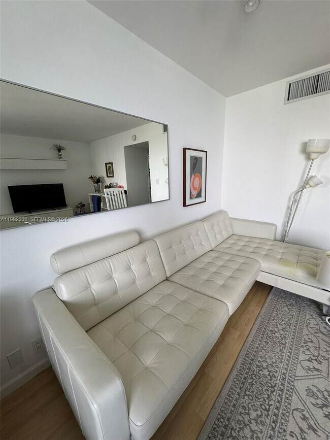 Building Photo - 1000 West Ave