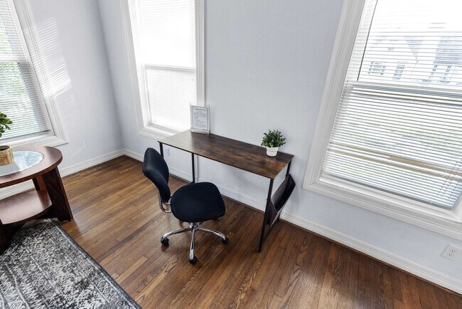 Building Photo - 3321 Charleston St