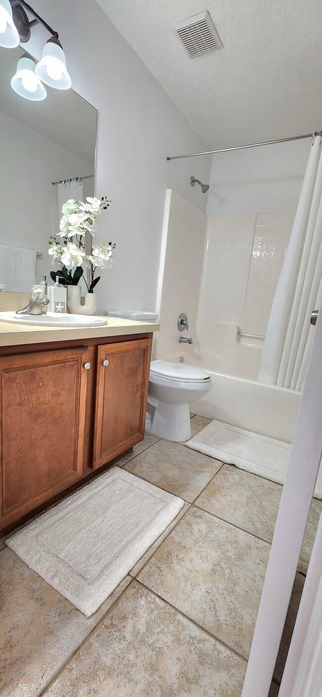 Building Photo - 1061 SW Charcoal Ave