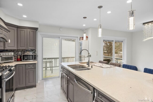 Building Photo - 18 South Dr