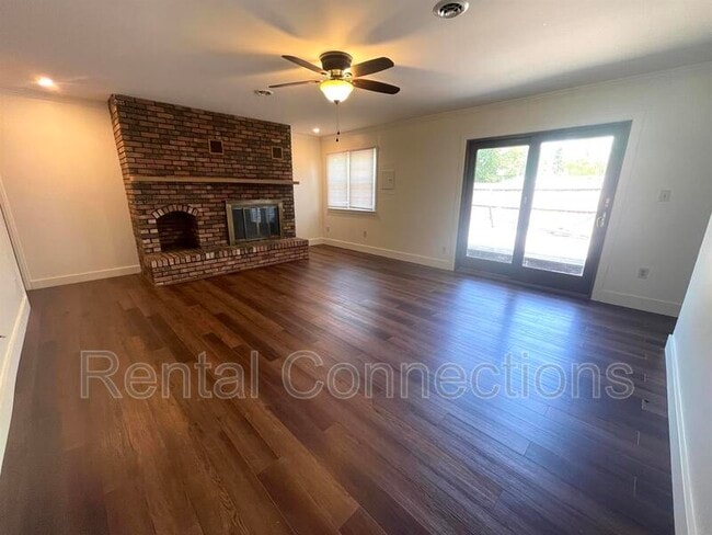 Building Photo - 3300 W Hawthorne Ct