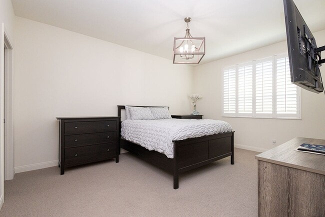Building Photo - Bright and Airy Split-Level Townhouse in W...