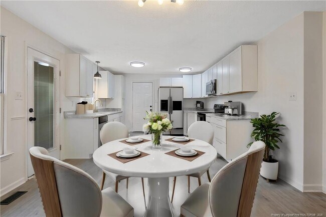 Building Photo - 205 Brookford Ct