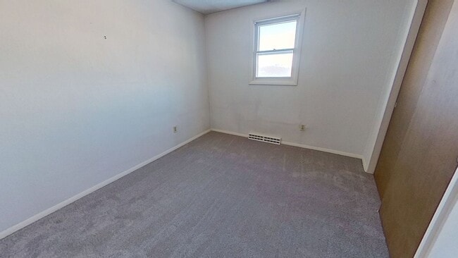 Building Photo - Townhouse Living in York Township with Garage - MOVE IN SPECIAL