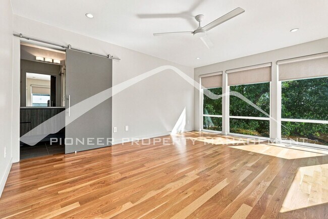Building Photo - 3625 Mariposa St