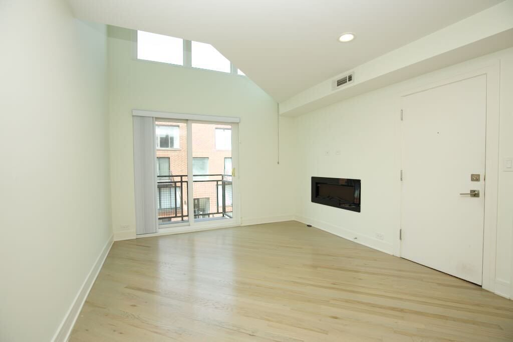 Building Photo - 843 W Grace St