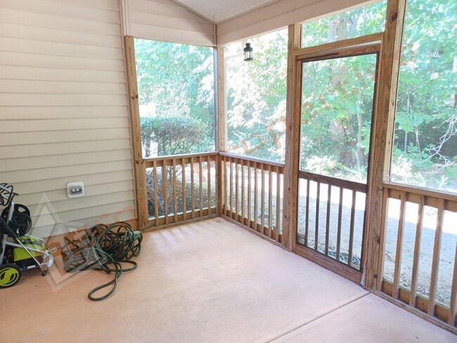 Building Photo - Luxury 4 BR 2-Car Garage Cul-de-Sac End Un...