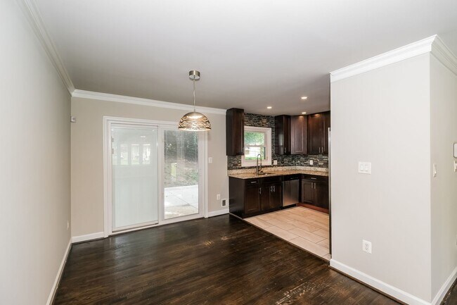 Building Photo - Spacious Single Family Home with backyard space