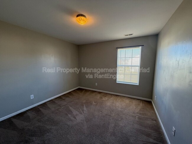 Building Photo - 5207 Silverbrook Dr