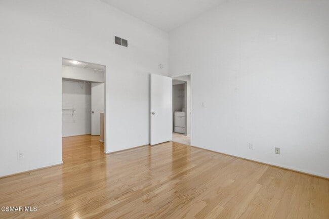 Building Photo - 4240 Lost Hills Rd