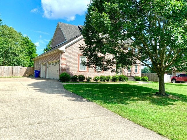 Building Photo - 141 Lyme Dr