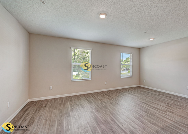 Building Photo - Your New Home Awaits: Stylish 2B/2B Apts w...