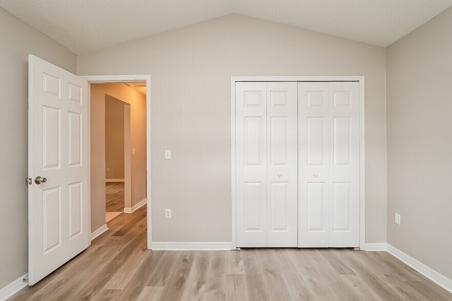 Building Photo - 303 Riunite Cir