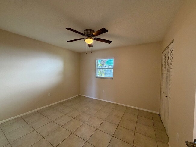 Building Photo - "Charming 2-Bed Retreat with Granite Finishes”