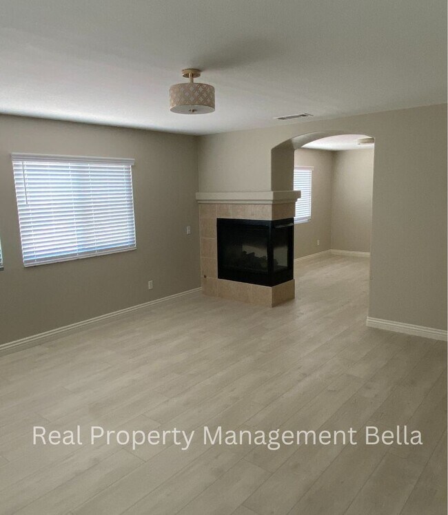 Building Photo - 25249 Silverwood Ln