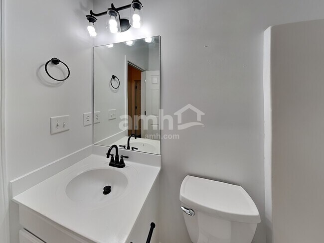 Building Photo - 383 Vine Mountain Way