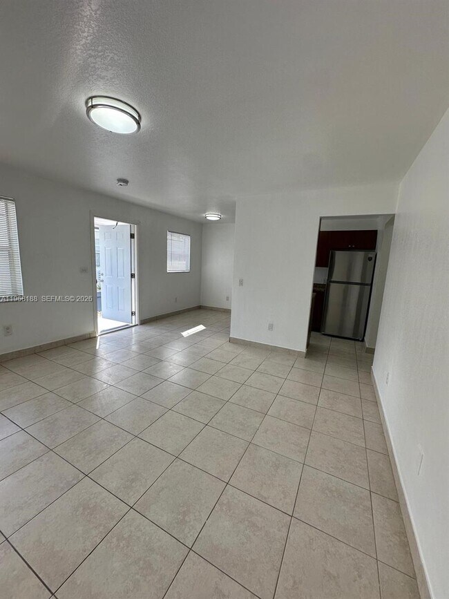 Building Photo - 16120 NE 19th Pl