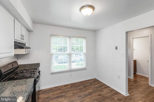 Building Photo - 14084 Fallbrook Ln