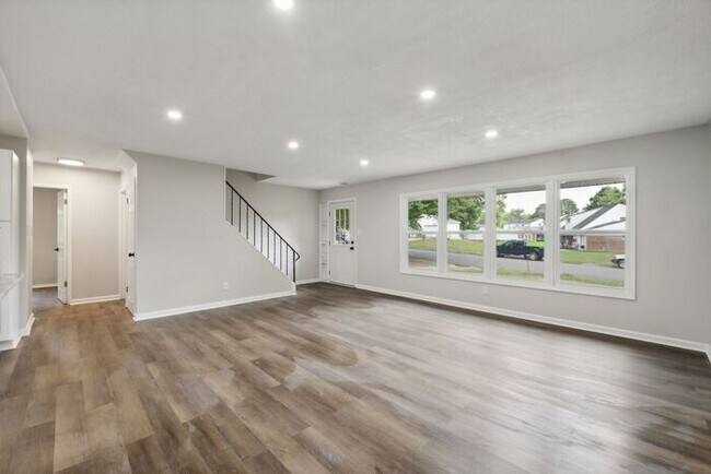 Building Photo - 9302 Holbrook Dr