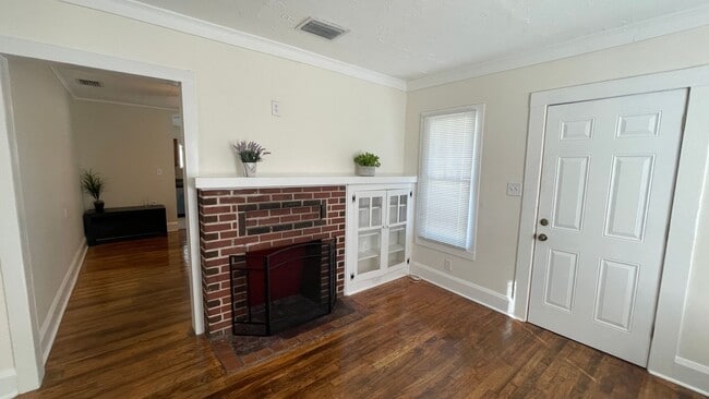 Building Photo - Unfurnished Annual Rental Available