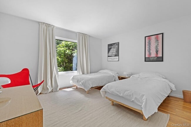 Building Photo - 24 Quogue Riverhead Rd