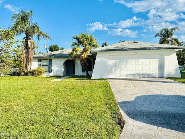 Building Photo - 221 SW 34th Terrace