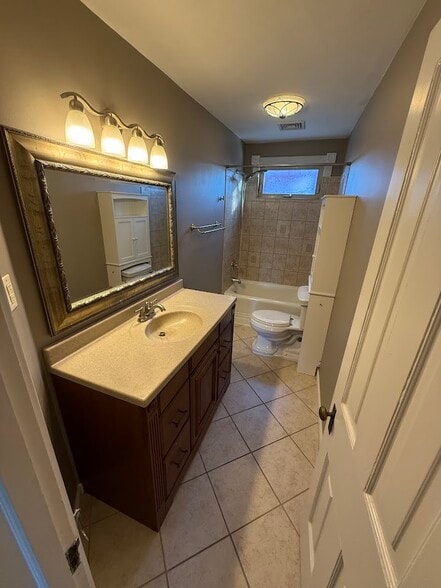 Bathroom 3 - 4 S 4th St