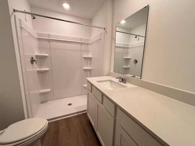 Building Photo - Never-Lived-In 3BR/2.5BA Townhome! Screened Lanai & Pond View!