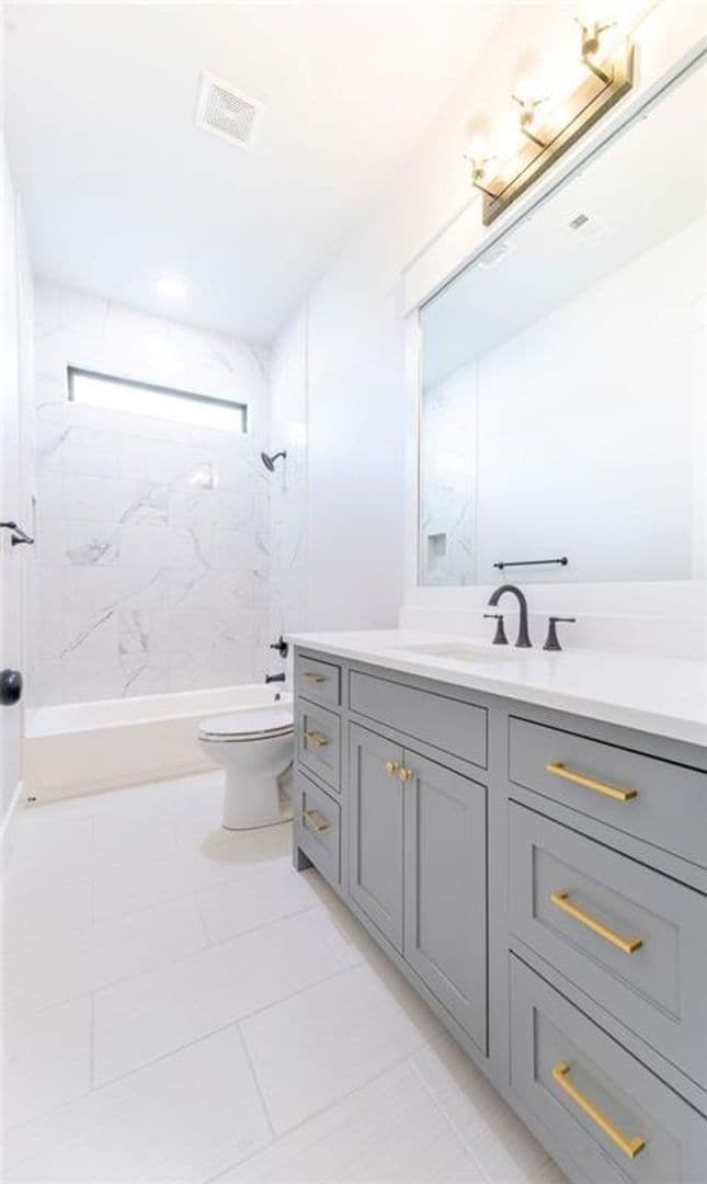 Building Photo - 5 bedroom CUSTOM BUILT home in Elm Springs MUST SEE