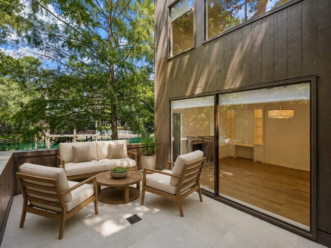 Building Photo - 201 Litchfield Ln