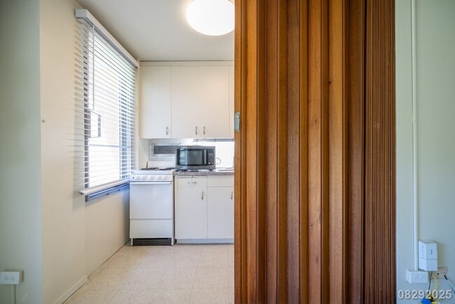 Building Photo - Queen Emma Gardens, Prince Tower, Studio $...