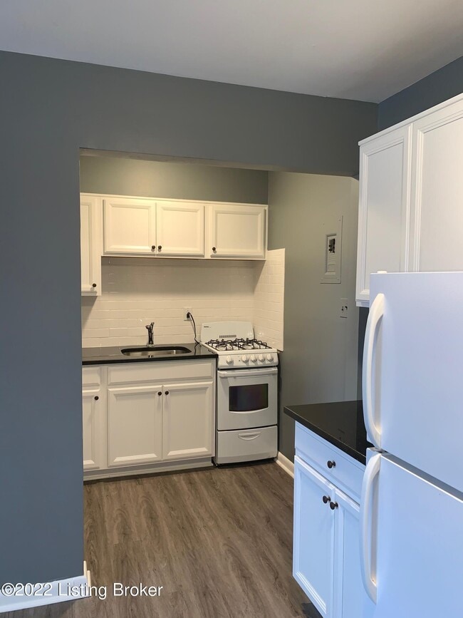 Building Photo - 2220 Heather Ln