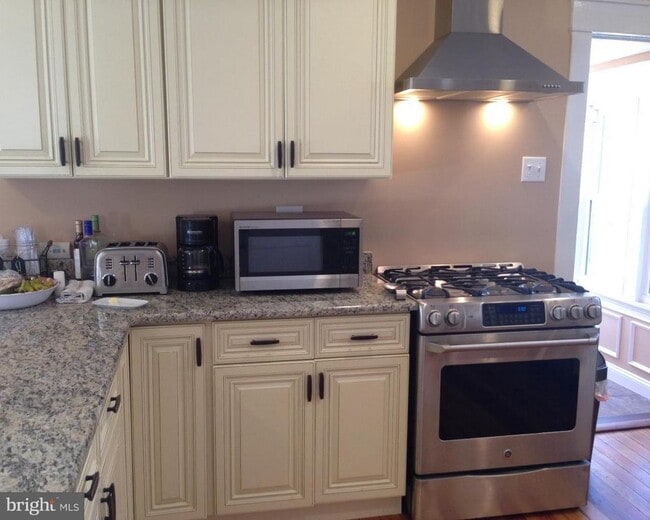 Building Photo - 7103 Ventnor Ave