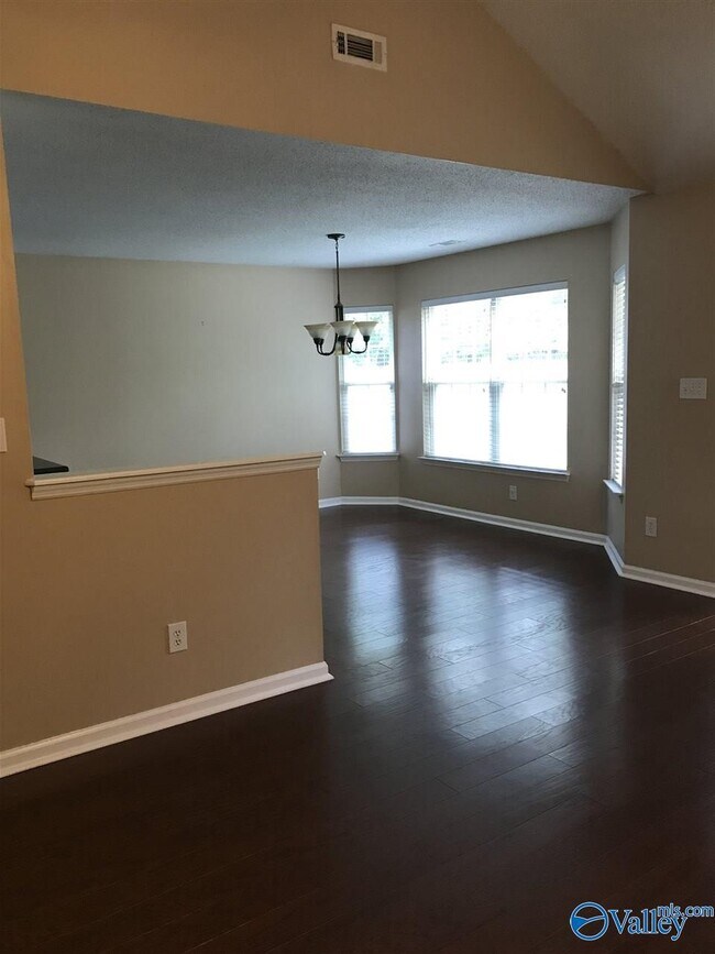 Building Photo - 110 Bridgeway Ln