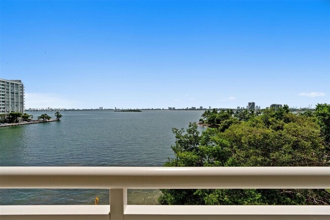 Building Photo - 2000 N Bayshore Dr