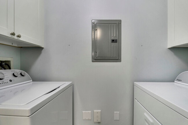 Building Photo - 9212 Myrtlewood Cir W