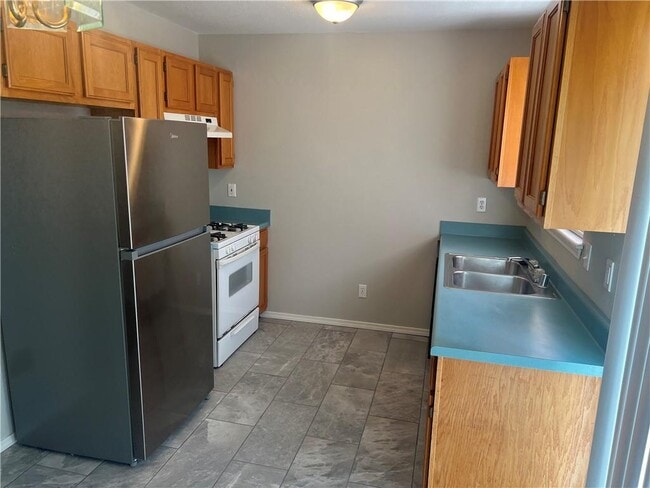 Building Photo - 803 E 1st St