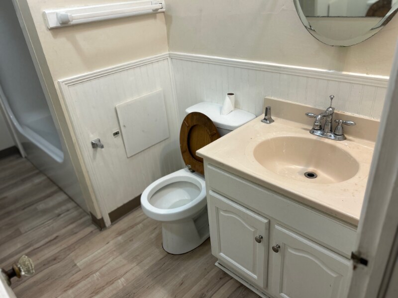 Building Photo - 2652 Merwyn Rd